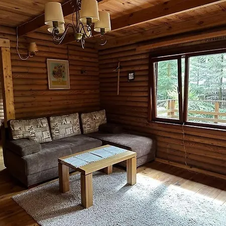 Lesna Nad Jeziorem Gim Na Mazurach Сasa de vacaciones Teerau